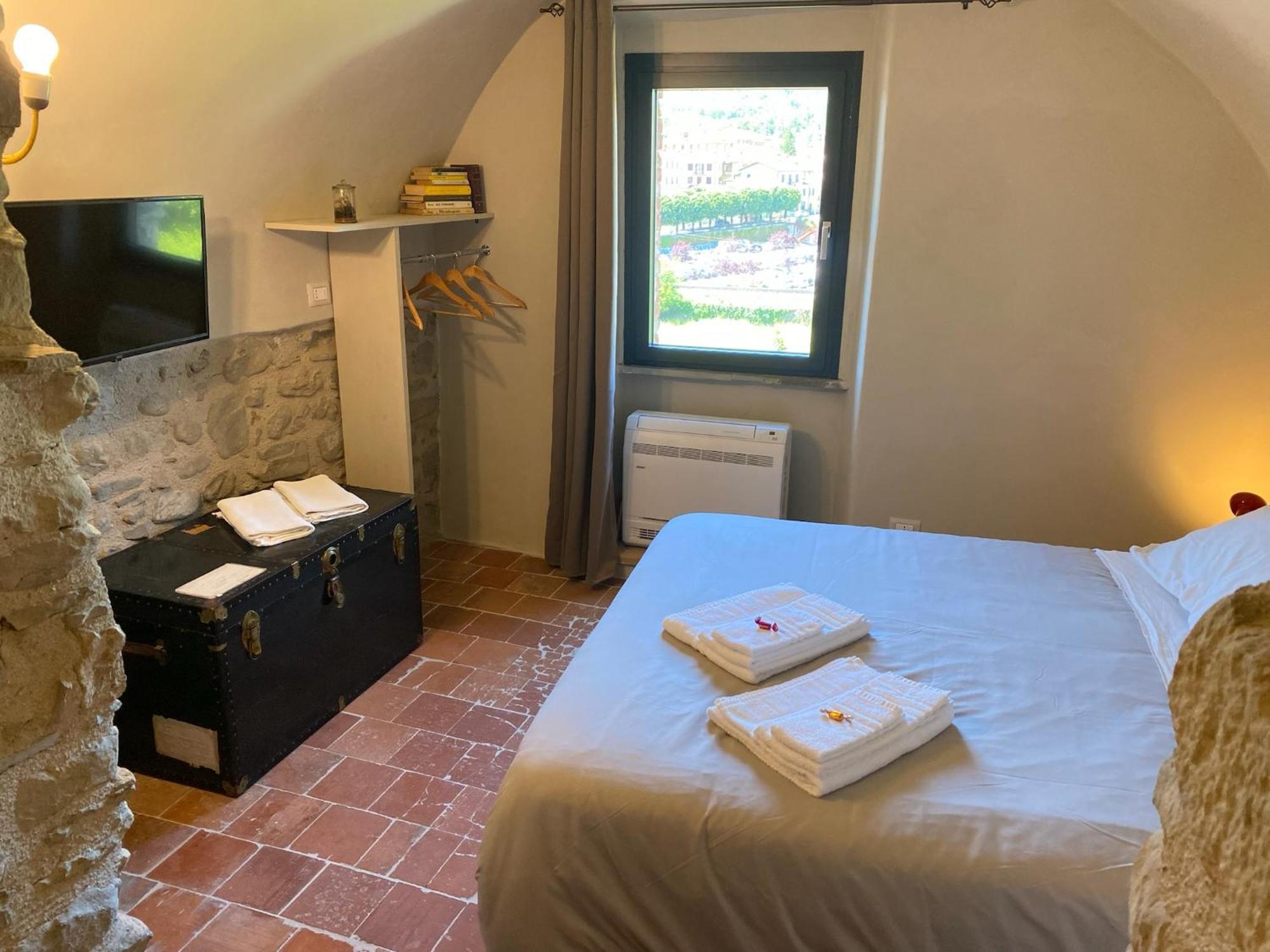 La Casa Medievale Suites E Spa Понтремоли Екстериор снимка
