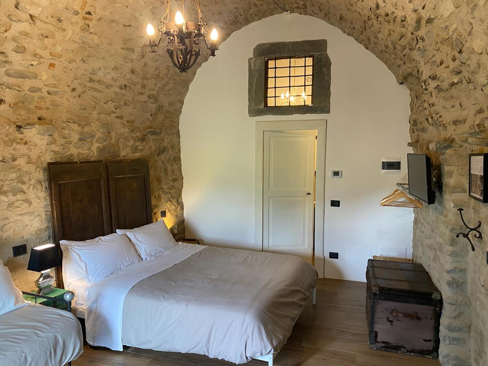 La Casa Medievale Suites E Spa Понтремоли Екстериор снимка